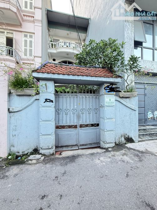 BÁN GẤP ĐẤT TẶNG NHÀ 3T CŨ - TRUNG VĂN TỪ LIÊM - 120M NGÕ 4M - GẦN PHỐ - 24 TỶ GIÁ ĐẦU TƯ. - 2