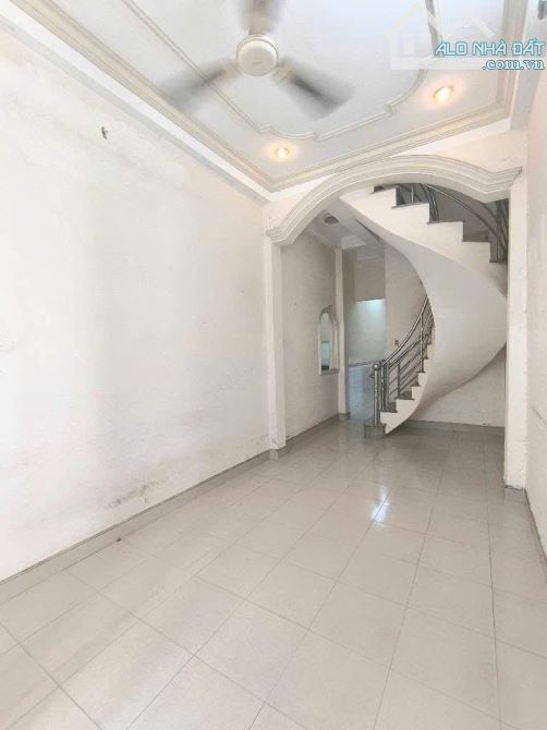 NHÀ NGAY VINCOM PHAN VĂN TRỊ - GÒ VẤP – HXH THẲNG 1 TRỤC - 2