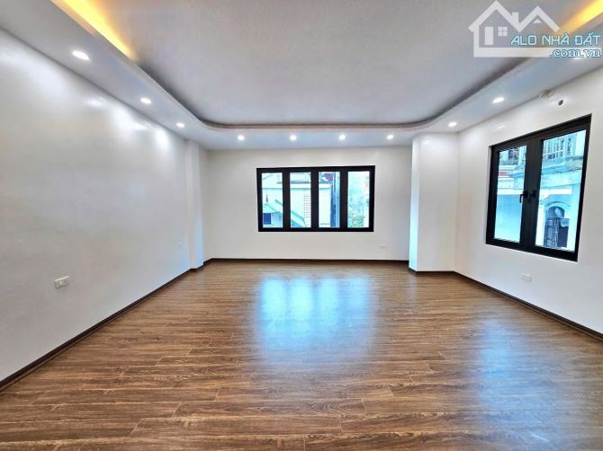 BÁN NHÀ MẶT NGÕ 6 ĐỘI NHÂN: DT 41/45M2, 8 TẦNG THANG MÁY, LÔ GÓC, Ô TÔ TRÁNH, GIÁ 17.5 TỶ - 2