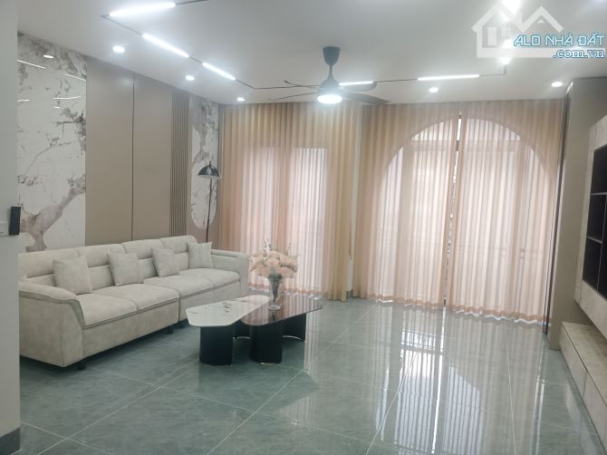 11.79tỷ, BÁN NHÀ DÂN XÂY 50m2, 6 tầng, Mt 5.5m Thang máy, Gara, Long Biên. - 2