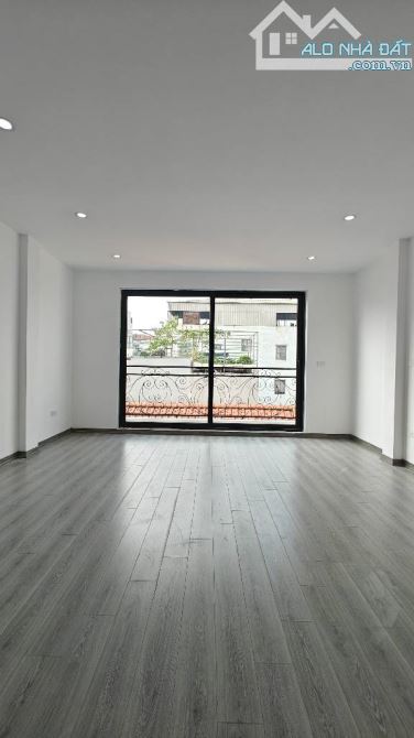 GARA Ô TÔ- THANG MÁY - TRƯỚC NHÀ Ô TÔ TRÁNH -50M RA ĐƯỜNG VỈA HÈ. HƠN 8 TỶ - 2