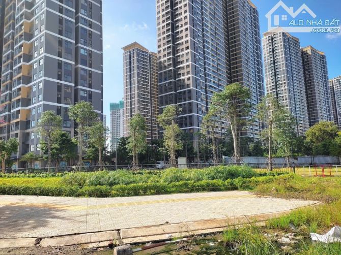 Ngộp - Nhỉnh 2 tỷ TL mạnh - Đường ôtô 6m - 70m2 vuông - Ko ngập - 20m Nguyễn Xiển, Vinhome - 2