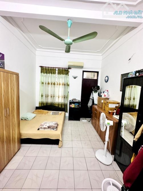 CÒN SÓT LẠI 85M NHÀ CẤP 4 ĐƯỜNG LÁNG GIÁ HƠN 17 TỶ - PHÁP LÝ SẠCH -NGÕ SIÊU TO 8M GẶP OTO - 2