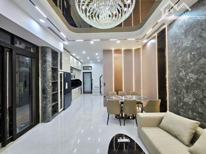 Nhà đẹp ở ngay phố Hoàng Như Tiếp - 15m ra mặt phố ô tô tránh - Giá hợp lý - 2