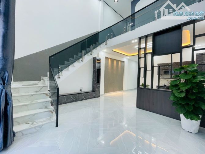 Nhà Lầu 5x20 sổ hồng riêng, 3 phòng ngủ, sát bên Cầu Lớn Hóc Môn - 2