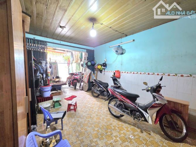 NHÀ CŨ TIỆN XÂY MỚI HOẶC ĐẦU TƯ - CÁCH HXH CHỈ VÀI TRĂM MÉT 2TẦNG 5PN 2WC CHỈ 5.7TỶ - 2