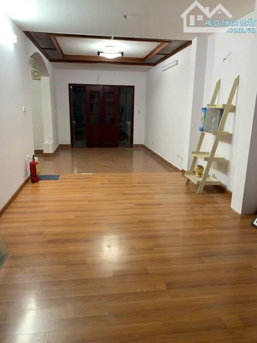 Cho thuê nhà nguyên căn ngõ 27 Nghĩa Đô, phường Nghĩa Đô, Cầu Giấy. DT 77m x 4 tầng, giá - 2