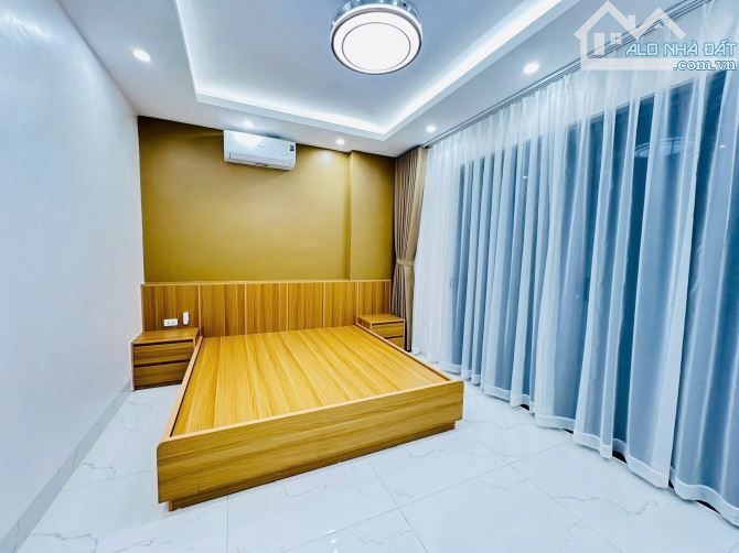 BÁN NHÀ PHÂN LÔ HOÀNG QUỐC VIỆT - 60M² x 6T THANG MÁY - MT 5.1M - GARA Ô TÔ - 2 THOÁNG - 2