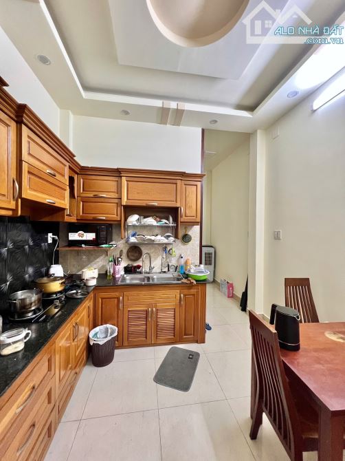 Bán nhà Q10 - ngay ngã sáu - 4 tầng - nhà mới - xe hơi - kinh doanh - 2