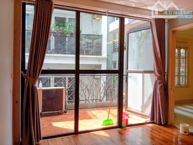 Cho thuê nhà ngõ 11 Tô Ngọc Vân, Quảng An, Tây Hồ. DT 45m x 3 tầng, giá 15tr - 2