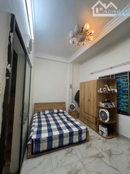 Cho thuê nhà Bạch Mai, Cầu Dền , Hai Bà Trưng DT 30m2 x 4 tầng có thể kinh doanh 9tr5 - 2