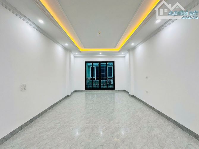 BÁN NHÀ TRẦN QUỐC HOÀN, CẦU GIẤY - 41M² x 7T THANG MÁY - PHÂN LÔ Ô TÔ TRÁNH - KINH DOANH - 2