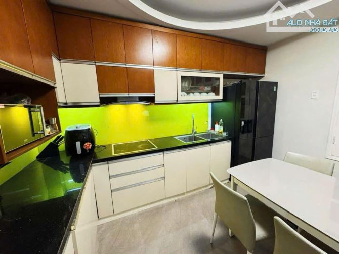 Cho thuê nhà nguyên căn ngõ 97 Nguyễn Khang, Yên Hoà, Cầu Giấy. DT 65m x 5 tầng, giá 22tr - 2