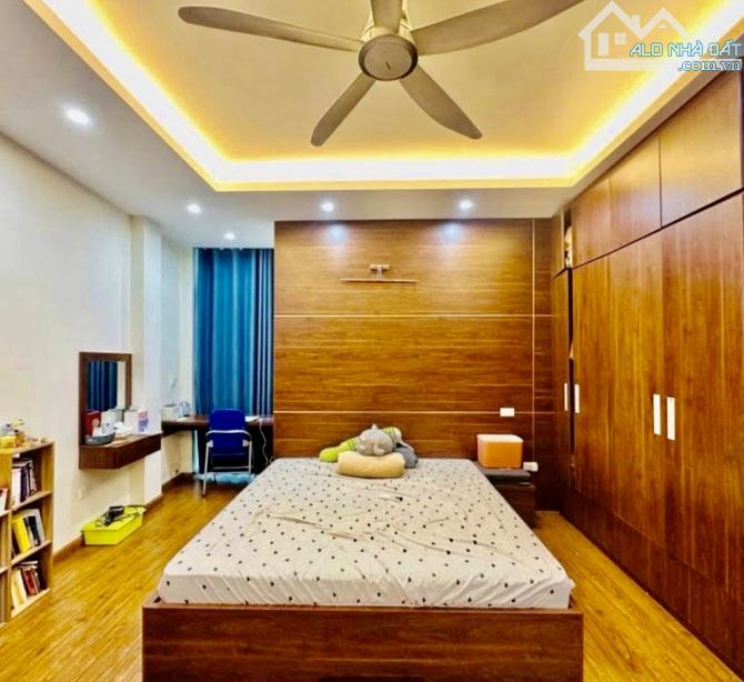 *MINH KHAI - KIM NGƯU - THANG MÁY - MỚI - VÀI BƯỚC Ô TÔ - 44m2 - 5T - NHỈNH 8 TỶ - 2