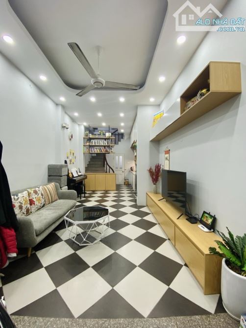 Bán nhà Trương Định-Minh Khai, 38m2 x 4T đẹp, ở ngay, full nội thất. Giá 6 tỷ (có tl) - 2