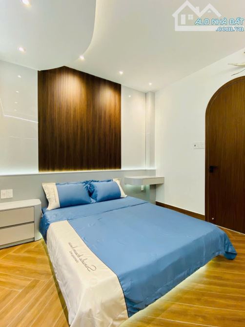 🏠Siêu Phẩm Hẻm Thông 6M💎Vị trí: Phan Huy Ích, P15💎4X15M 4 Lầu 3PN 3WC💵9,9 Tỷ - 29