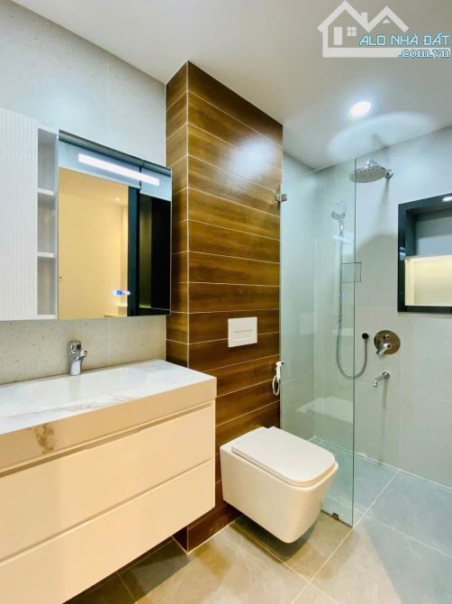 🏠Siêu Phẩm Hẻm Thông 6M💎Vị trí: Phan Huy Ích, P15💎4X15M 4 Lầu 3PN 3WC💵9,9 Tỷ - 30