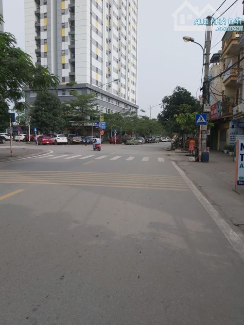 Bán nhà mặt phố Nguyễn Hữu Thọ 500m2, Mặt tiền 20m, sổ đỏ vuông, Giá bán 742 triệu/m2