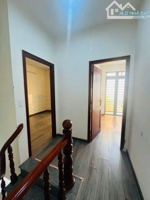 BÁN NHÀ CÁCH BÃI SAU 5 PHÚT ĐI XE 1 TRỆT 1 LẦU Ô TÔ NGỦ TRONG NHÀ HẺM RỘNG 4 MÉT GIÁ 5t2 - 3