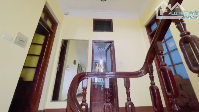 Bán hỏa tốc nhà trung tâm Cầu Giấy - Siêu hiếm - Ô tô vào nhà - 2 mặt thoáng - 83m2 - 3