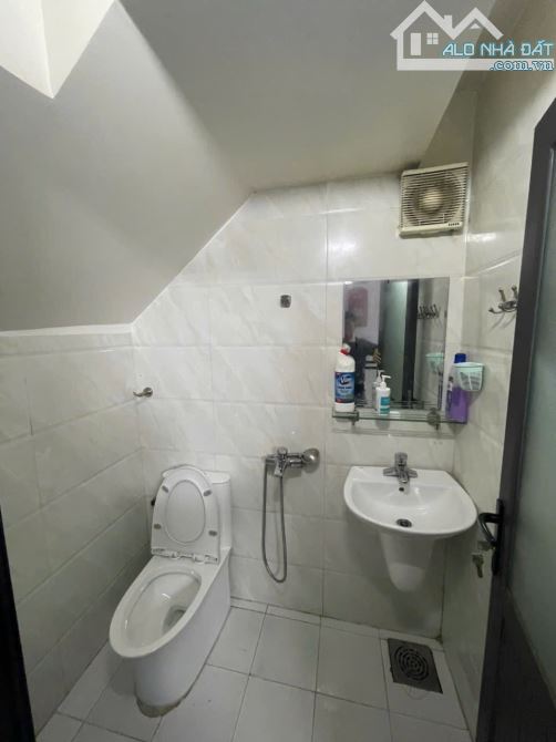 🏠 Nhà Gốc Dân Chợ Hàng – Ngõ Thông, Ô Tô Đỗ Cửa  💎 Diện tích: 45m² – Mặt tiền 4.2m - 3