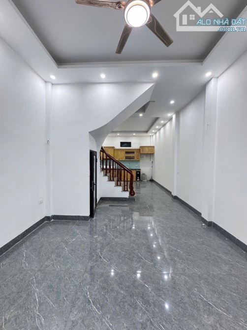 LA PHÙ 41M2 4 TẦNG 2 -  THOÁNG GẦN Ô TÔ - GIÁ 4,X TỶ - 3