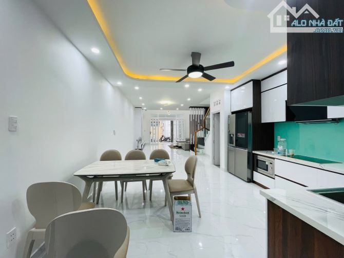 HIẾM - CHU VĂN AN - Ô TÔ NGỦ NHÀ - 88M2 ( 4.9X18 ) - NHÀ ĐẸP  3 PN - A4 - 3