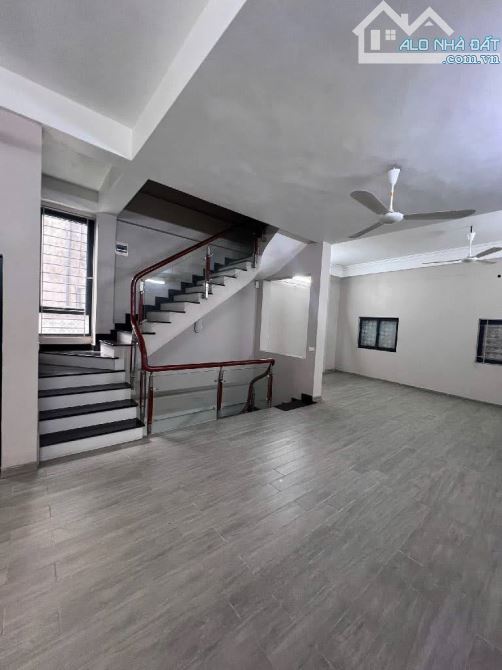 BÁN NHÀ TRÍCH SÀI DÂN XÂY GẦN PHỐ NGÕ THÔNG KINH DOANH GẦN OTO DỪNG ĐỖ 60M 4 TẦNG MT6 NHỈN - 3