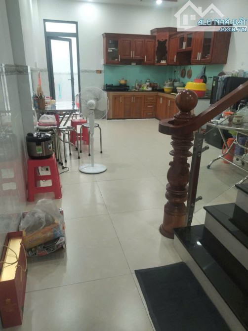 Nhà hẻm oto gần Đặng Văn Bi. 1 trệt 2 lầu, 4pn 4wc, DT rộng - 3