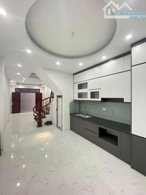 Chỉ 3,85 tỷ - Nhà Ngay sát Đại Lộ Thăng Long. Xây độc lập. Ngõ nông ô tô lùi.20p TT Hà Nội - 3