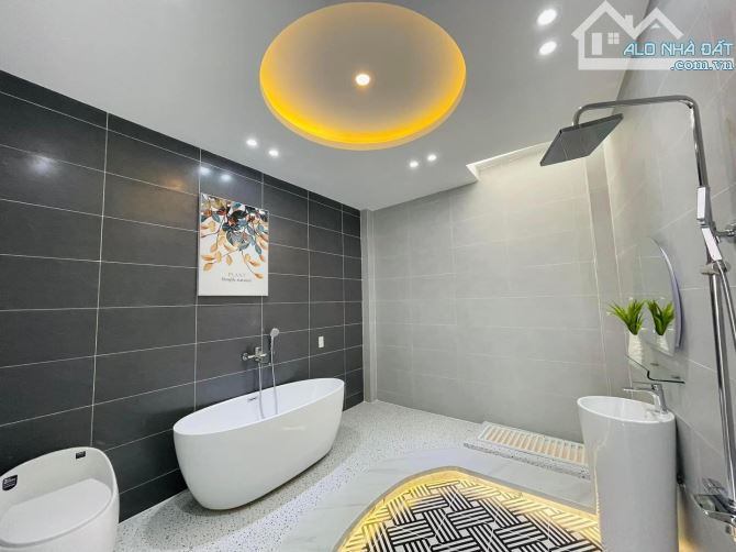 Nhà riêng 64,8m2 / 2 tỷ550 triệu Hồng Hà, Phường 2, Quận Tân Bình. SHR - 3