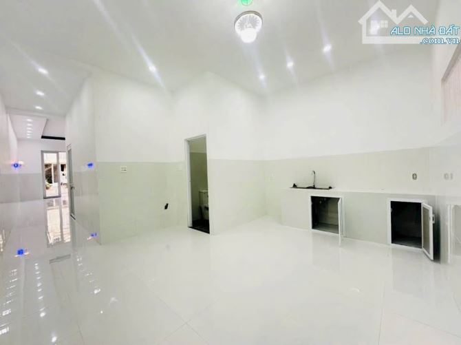 Bán gấp căn nhà Đ.Tân Hiệp 4 - hóc môn - 121m2 - 925 Triệu - sổ riêng - 3