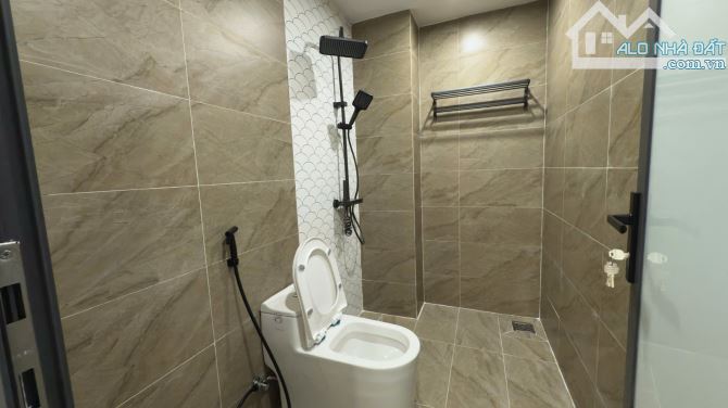 BÁN NHÀ 2 TẦNG DIÊN TOÀN RỘNG 84,1M2 CHỈ 2TỶ450TR GẦN ĐƯỜNG NGUYỄN TRÃI - 3