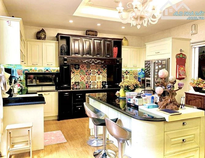Bán BIỆT THỰ PHÚ NHUẬN  DT: 9.6 x20m, 5 tầng , 188m2, dòng tiền 60tr / tháng. - 3