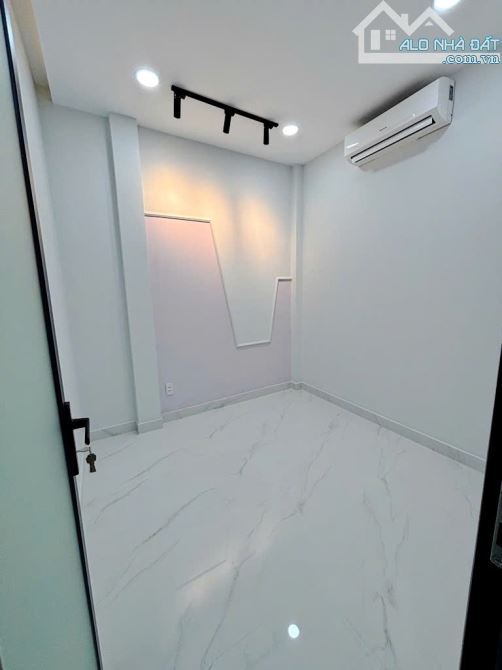 Bán nhà Quận 11, DTSD 50m2 - 2 Tầng , nhà mới như hình, 2PN 2WC - 3