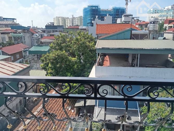 NHÀ ĐẸP - LÝ SƠN- VIỆT HƯNG- Dt72m x 5 TẦNG- GẦN Ô TÔ TRÁNH- GIÁ 12,8 tỷ - 3