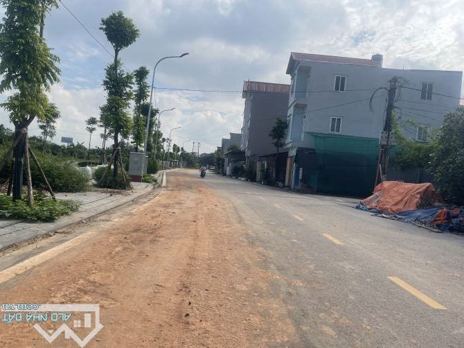 THÔN ĐOÀI – NAM HỒNG – ĐÔNG ANH – HÀ NỘI .Diện tích: 77m² – Mặt tiền: 4,1m – Vuông vắn, - 3