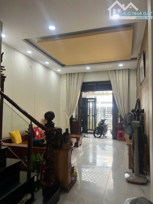 SIÊU PHẨM NHÀ PHỐ NGAY CHỢ TRẦN THỊ CỜ 3 TẦNG ĐƯỜNG THÔNG XE HƠI GIÁ TỐT - 3