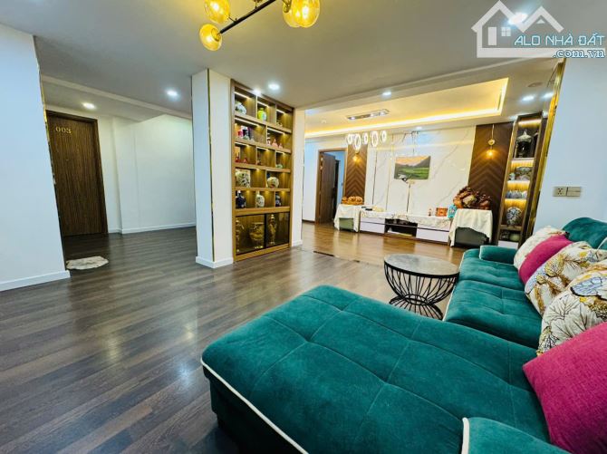 Biệt thự kinh doanh 3 mặt tiền Trần Đại Nghĩa - P8 Đà Lạt. -  22 tỷ - 3