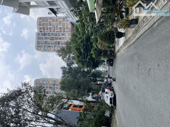 Bán Biệt Thự Đường Nguyễn Văn Linh. đối Diện Trường Đại Học Văn Hiến. Bình Chánh ( 14x20m) - 3