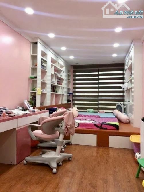 Bán Nhà Đẹp Lung Linh Phố Hoàng Cầu, Ngõ Đẹp - Nông - Thẳ, 60m xây 6T Thang Máy, Gara Ô Tô - 3