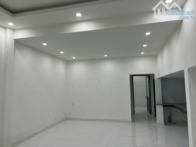 Nhà góc 2 mặt tiền 5m,3m và 1 đường thoát hiểm1,2m - 3