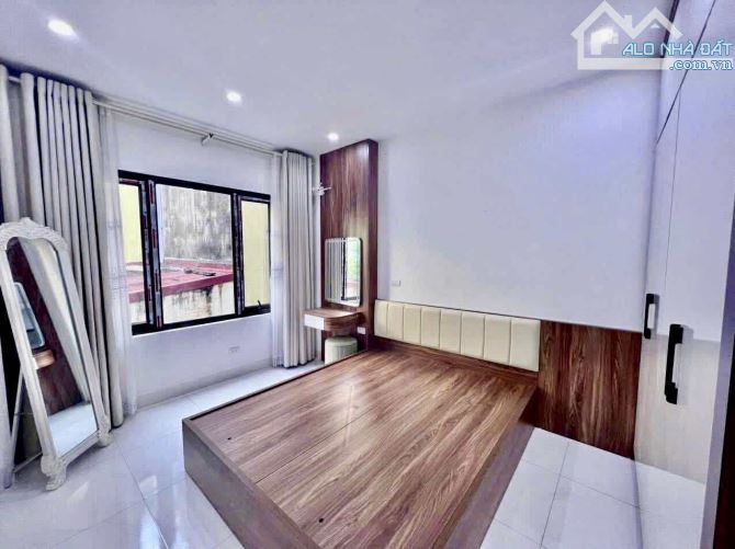 Bán nhà NGUYỄN SƠN, LONG BIÊN - 41m2 x 4 Tầng - 8.85 Tỷ (TL) - 3