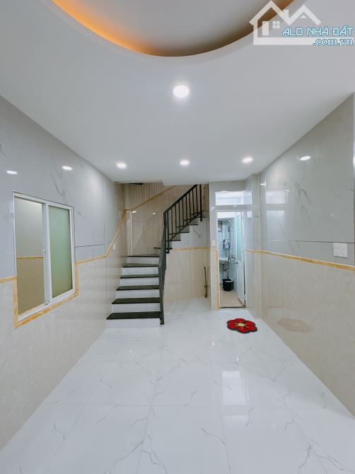 BÁN GẤP NHÀ ĐẸP 3 TẤM 5PN TẠI Q4 KHU DÂN CƯ GIÁ 4TỈ5 CÁCH HẺM XE HƠI 3 CĂN - 3