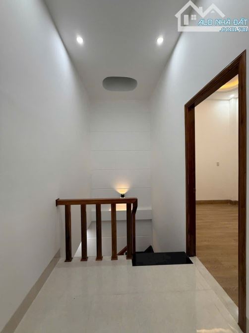 BÁN CẶP NHÀ LẦU MỚI XÂY 100% – HẺM 311 ĐƯỜNG NGUYỄN VĂN CỪ, CÓ 3 PHÒNG NGỦ + 2 GIẾNG TRỜI - 3