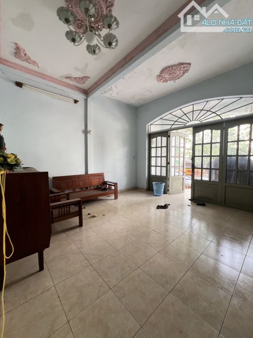 Bán nhà mặt tiền Q10 - 138m2 - 4 tầng - kinh doanh - doanh thu 150tr/tháng - 3