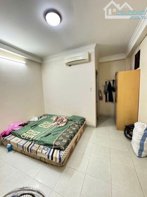 BÁN NHÀ LẠC LONG QUÂN, TÂN BÌNH- VỊ TRÍ CỰC ĐẸP - CÁCH 1 CĂN HẺM XE HƠI - NHÀ 3 TẦNG 4PN. - 3