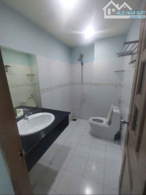 Nhà hẻm xe tải Nguyễn Ngọc Lộc, 4x20, trệt lầu 4pn 2wc 17 triệu - 3