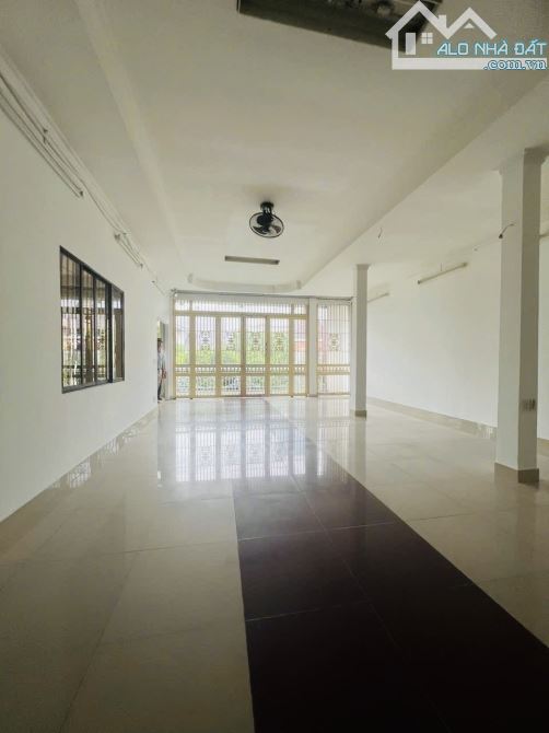 Bán nhà mặt tiền Tân Bình - 162m2 - 3 tầng - đường 16m kinh doanh - 3