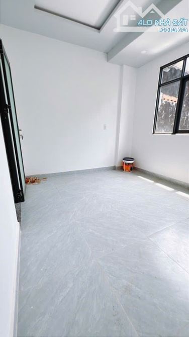 Nhà bán Bến Vân Đồn Quận 4 MỚI ĐẸP 32m2, HƠN 2 TỶ SANG TÊN SỔ HỒNG - 3